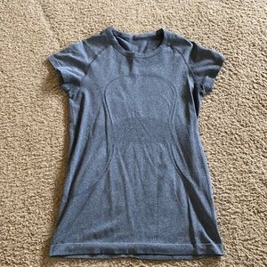 Lululemon workout shirt